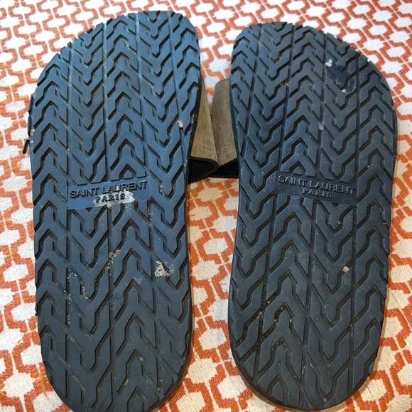 AUTHENTIC YSL SLIDES - Picture 4 of 5